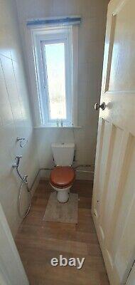 4 Piece Bathroom Suite + Toilet + Sink + Shower + Bath