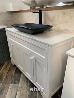 DUCHY Traditional Single Vanity Unit in Chalk White with White Marble Top New