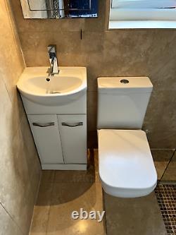 Double Shower Frameless Screen & Shower Vanity Unit Sink Toilet Radiator Ex Con