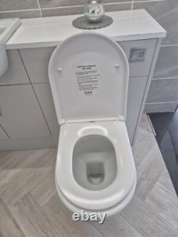 Ex Display 1500 run fitted bathroom furniture