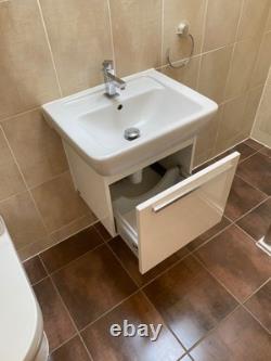 Villeroy Boch Wall Hung Vanity Unit & Matching Close Coupled Back to Wall Toilet