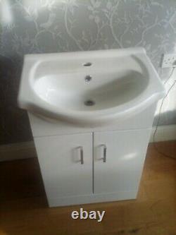 White vanity unit and sink never used back plate broke off but does not effect