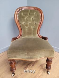 Chaise de coiffeuse de chambre à coucher de style régence victorienne à dossier boutonné