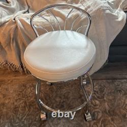 Chaise de coiffeuse rembourrée en acier thermolaqué à dossier évasé, tabouret de salle de bain