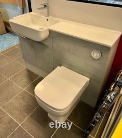 EXPOSÉ Meubles de salle de bain Mereway avec vasque en résine grise encastrée dos au mur