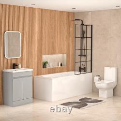 Écran de bain Nes Home avec porte de douche blanche, meuble sous-vasque, toilettes et robinetterie noire mate.