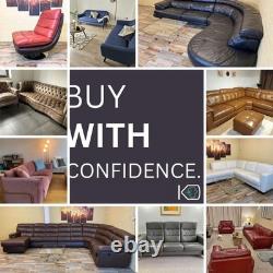 Ensemble de meuble de salle de bain blanc de 1100 mm avec lavabo et toilettes suspendues à dos mur.