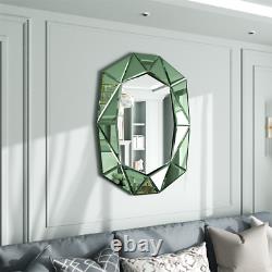 Grand miroir mural d'art incliné avec bord biseauté, miroir de toilette avec panneau arrière suspendu dans le couloir au Royaume-Uni