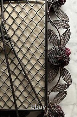 Miroir de table de coiffeuse à dos en fer forgé avec fil floral et perles de perles
