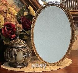 Miroir de vanité en filigrane d'or vintage et/ou plateau en laiton orné, dos en velours avec chevalet.