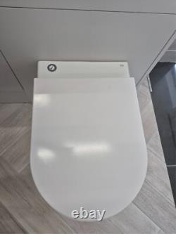 Mobilier de salle de bain en exposition, 1500 courses, monté