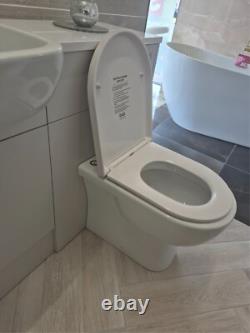 Mobilier de salle de bain en exposition, 1500 courses, monté