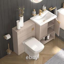 Suite Linnea en cachemire avec meuble vasque, WC adossé au mur et baignoire Gol