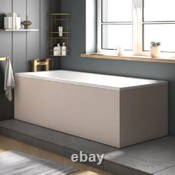 Suite Linnea en cachemire avec meuble vasque, WC adossé au mur et baignoire Gol