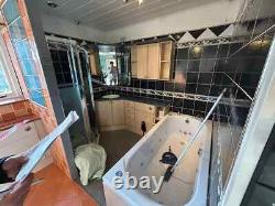 Suite de salle de bain prix de détail 11000 £ ensemble complet Jacuzzi (cuvette dos au mur incluse)